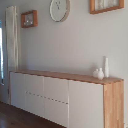 Sideboard Großes Sideboard aus Holz mit einer weißen Front